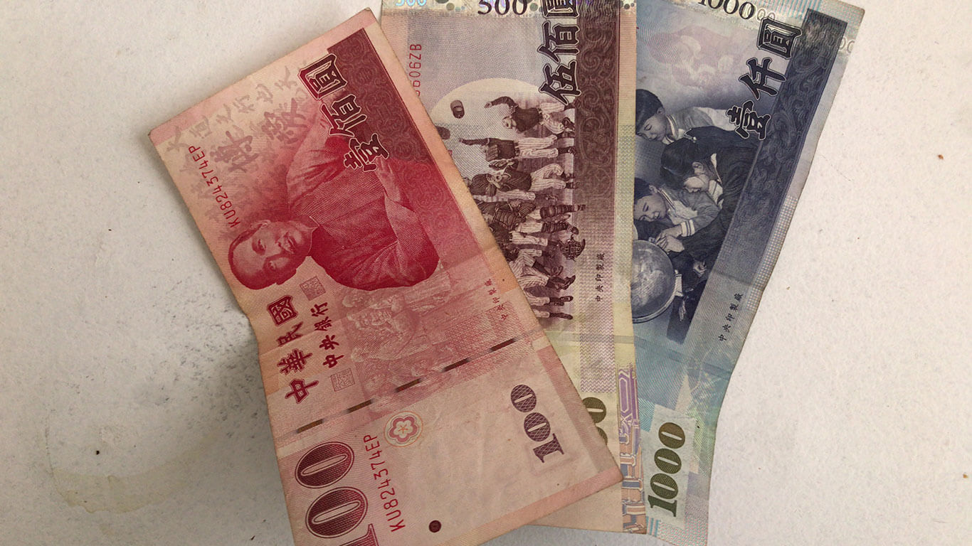 台湾のお金ですが紙幣が100元、500元、1000元の3種類に分かれています。