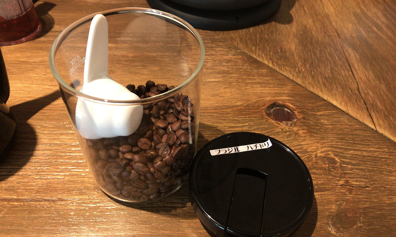 本格コーヒー豆を一杯分150円で購入できてコーヒーを淹れる器具を自由に使うことができます