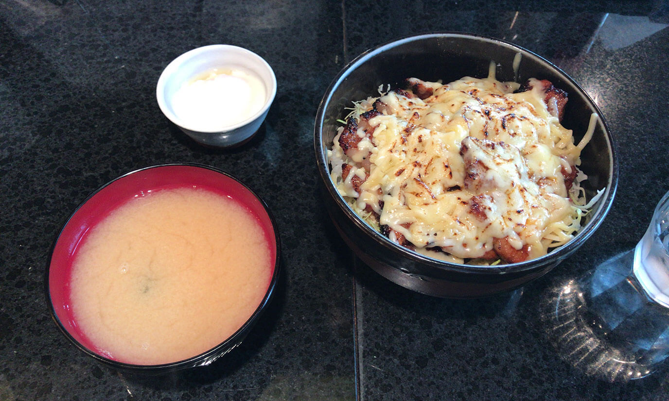 札幌にある味噌豚丼屋「きんちゃん」で辛味噌豚丼を食べてみた話
