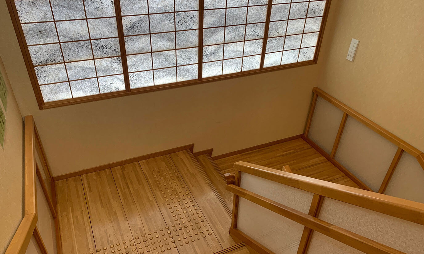 店内雰囲気は建物が新しいこともありとても綺麗で和と洋を合体させたような内装になっています